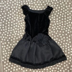 Black velvet satin dress. Size 2t, Isabella & Chloe